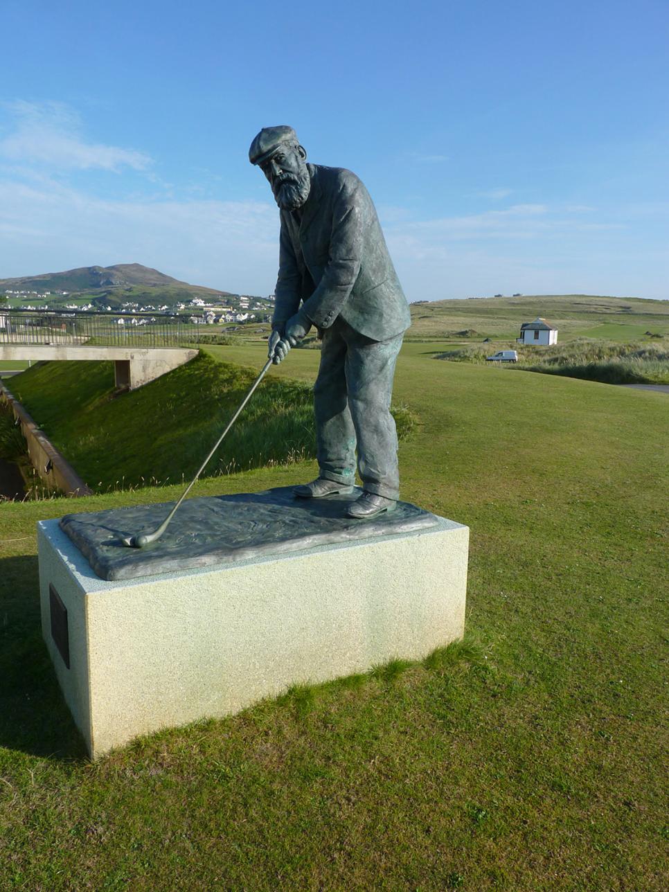 Old-Tom-Morris-statue-at-Rosapenna.jpg