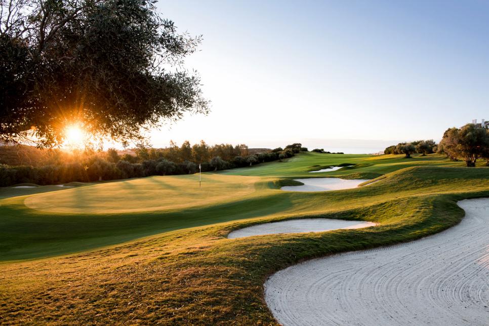 /content/dam/images/golfdigest/fullset/2023/9/finca-corstein-hole-18-back-sunrise.jpg